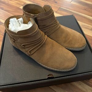 Ugg Suede Ankle Boots in Camel Brown